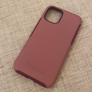 iPhone 11 otterbox commuter case in Rose